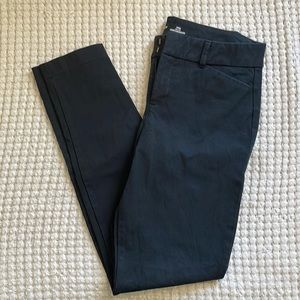 Old Navy Black Pixie Mid Rise Pants Woman’s Size 6